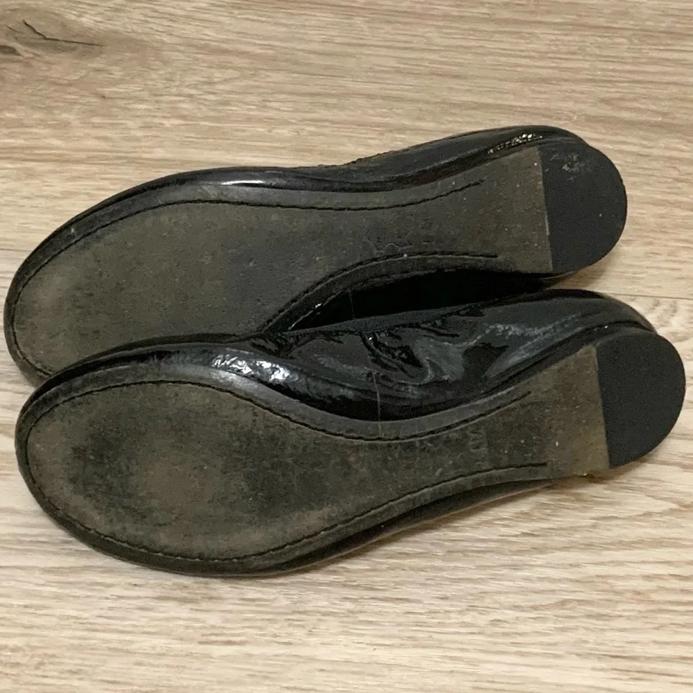 Tory Burch Caroline 5.5 Patent Black Ballet Flats Gold Logo Naplak Elastic
